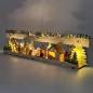 Preview: LED-Lichtersockel Weihnachtsdorf: 50 cm hoher Lichtersockel mit Timer und 3D-Weihnachtsdekoration, beleuchtet mit energiesparenden LED-Leuchten.