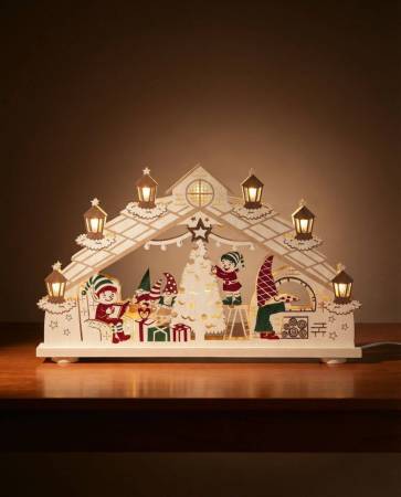 Farbiges XL LED Wichtel- und Elfenland als hochwertiger Schwibbogen – ideal für große Fenster und festliche Weihnachtsdeko.