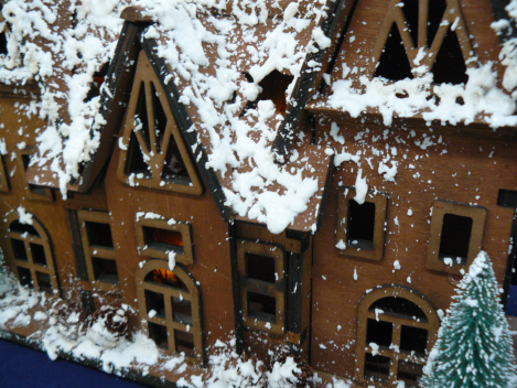 lichterhaus mit schnee eredelt