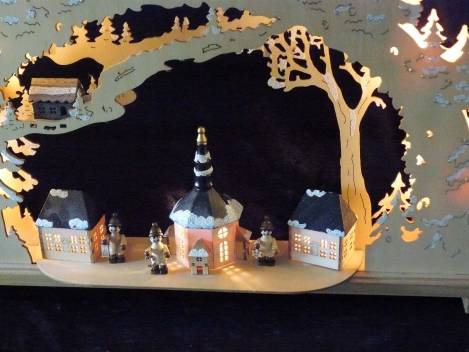 seiffener kirche beleuchtet schwibbogen