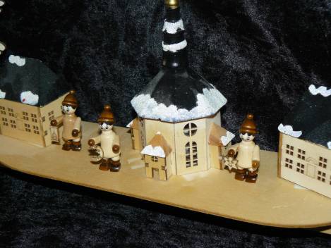 lichterbogen mit figuren seiffen lirche