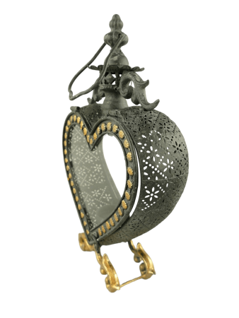 Romantische Herz-Laterne aus Metall mit goldfarbenen Ornamenten, 32cm hohe, für Teelicht oder kleine Kerze geeignet.