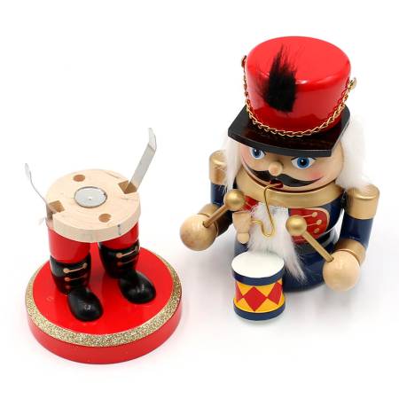 „Festlicher Räuchermann als Nussknacker mit Zylinder, Schnurrbart und Trommel – handgefertigte Holzkunst.“