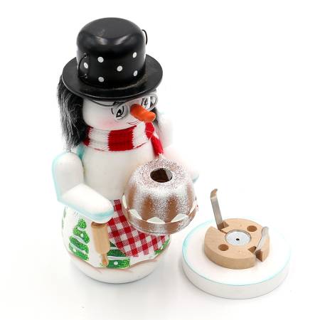 „Handbemalter Räucherschneefrau ‚Oma‘ aus Holz mit Zylinder, Strickschal, Pfeife, Brille und Kunstbehaarung, traditionelle Winterfigur, 17 cm hoch.“