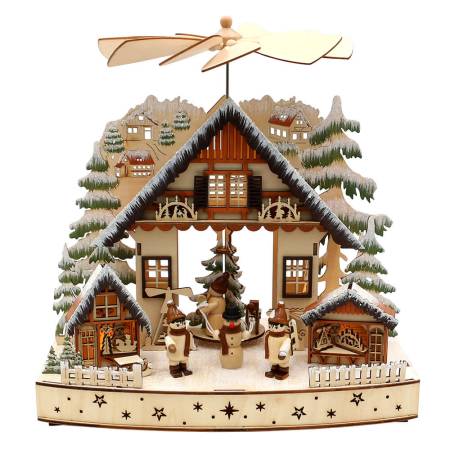 Weihnachtspyramide mit verschneitem Haus und Winterfiguren