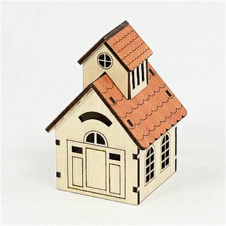 Kirche rotes Dach ohne Schnee