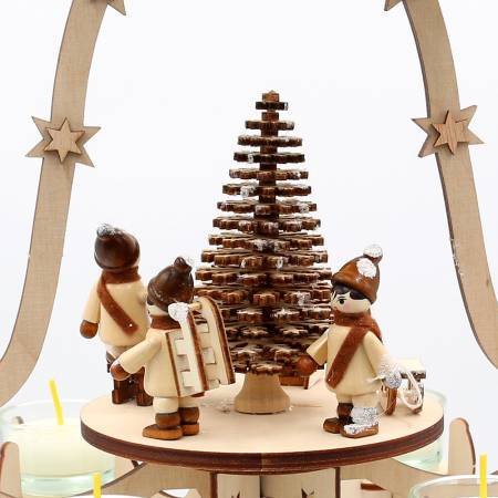 hängepyramide-winterkinder-winterspaß
