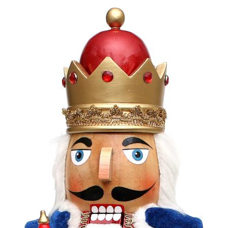 „Detailaufnahme Nussknacker König mit gold‑roter Krone, blauem Blick und weißem Bart“