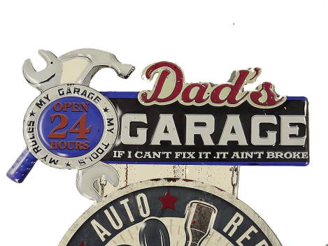 Geprägtes und Kontur gestanztes Wandschild im Retro Used Look dads garage