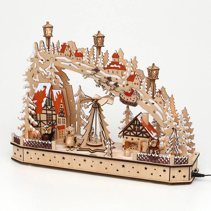 lichterbogen mit drehender pyramide mit eulenfiguren farbig rot natur abgesetzt