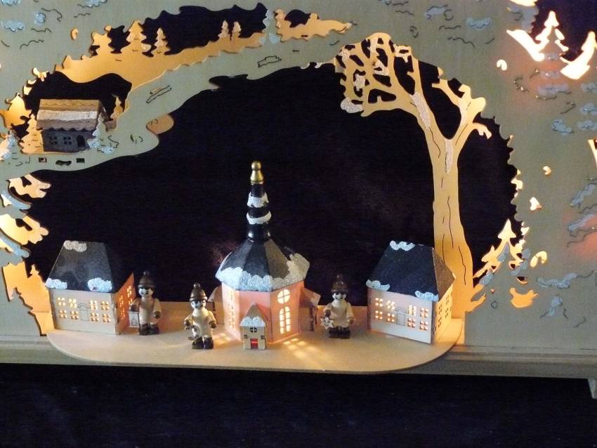 seiffener kirche beleuchtet schwibbogen