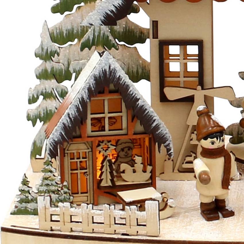 Festliche Holzszene mit warmem Licht und filigraner Gestaltung