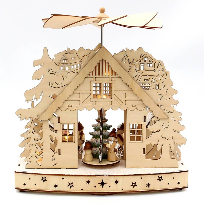 Festliche Holzkunst mit beweglicher Szene und Wintercharme