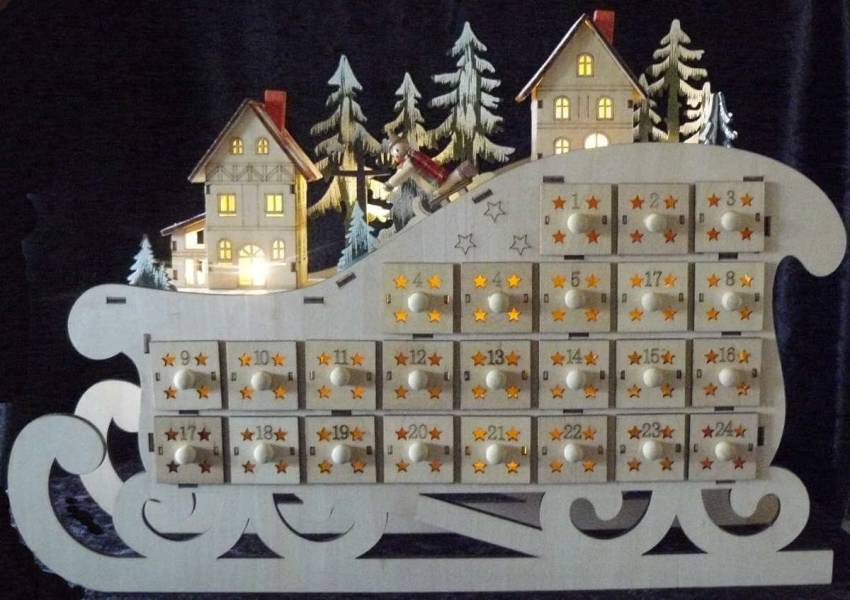 stimmungsvoll beleuchteter weihnacht adventskalender zum selbst befüllen