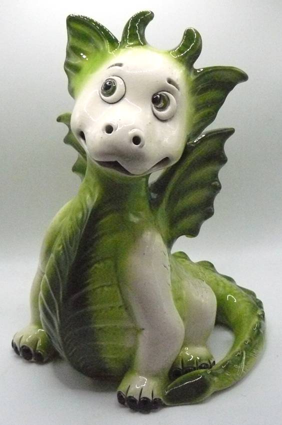 Räucherdrache z.zt.in Deutschland,dieser Dekodrache sieht aus wie Elliot,ist in Handarbeit hergestellt