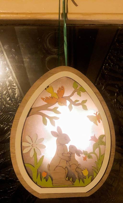 leuchtende osterdeko fenster pder türbild