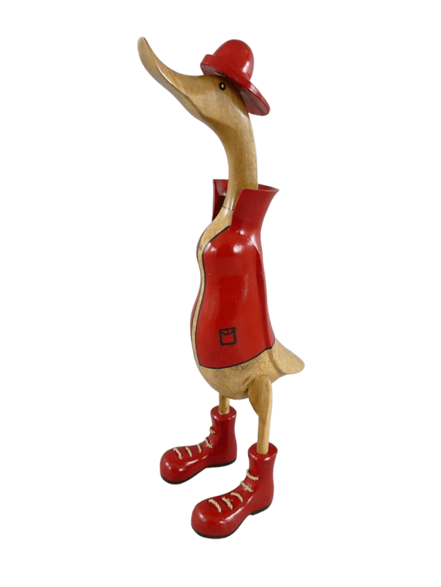 Ein lustiger Teak-Holz-Feuerwehr-Ente in groß format, die 50cm hoch und 22cm breit ist.