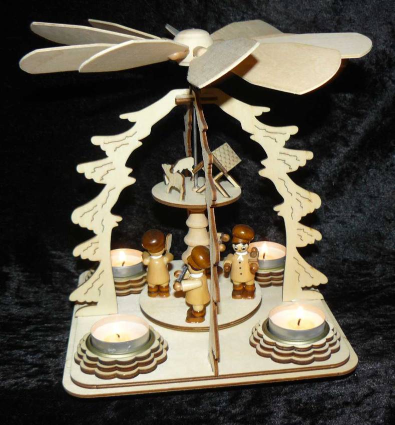 teelichtpyramide mit figuren bäcker