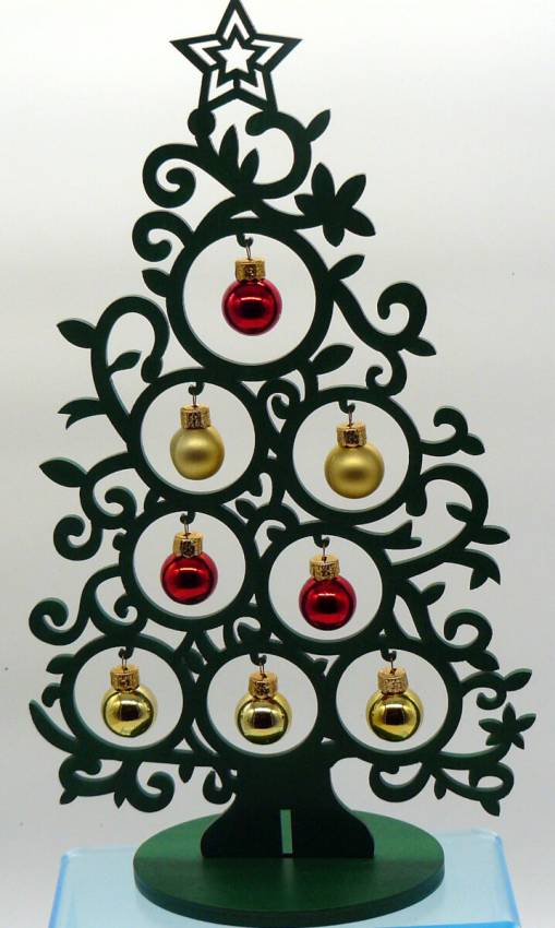 Weihnachtsbaum mit Christbaumkugeln