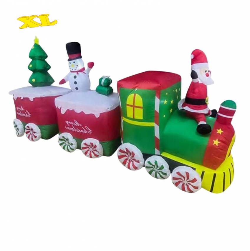 xxl-Santa und Schneemann auf Zug